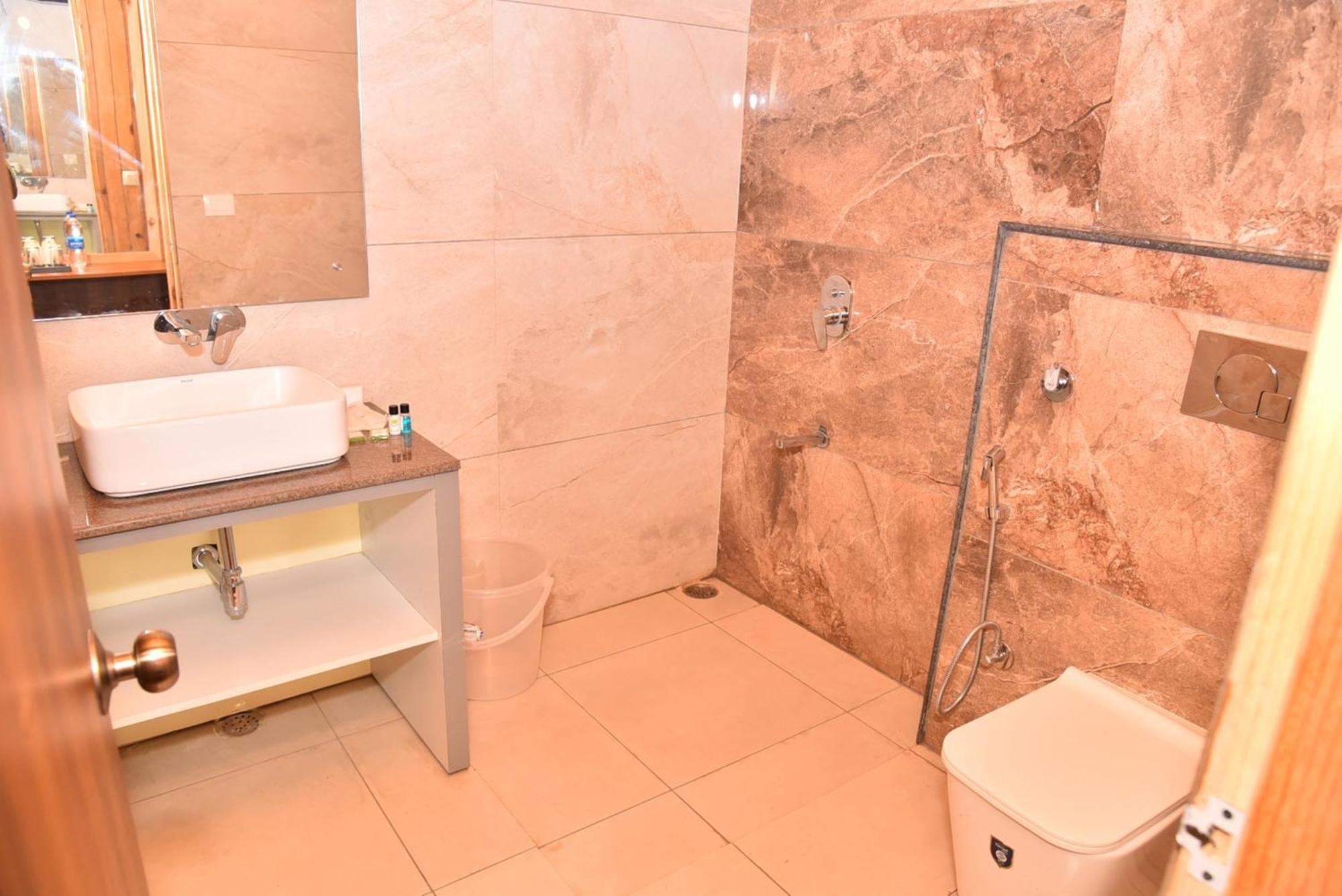 Qcent Woods Resort & Spa, Rishīkesh Esterno foto