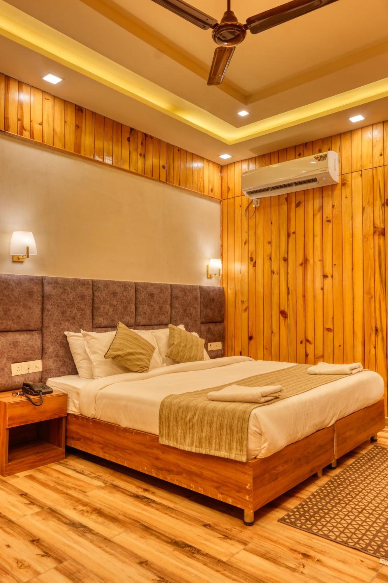 Qcent Woods Resort & Spa, Rishīkesh Esterno foto