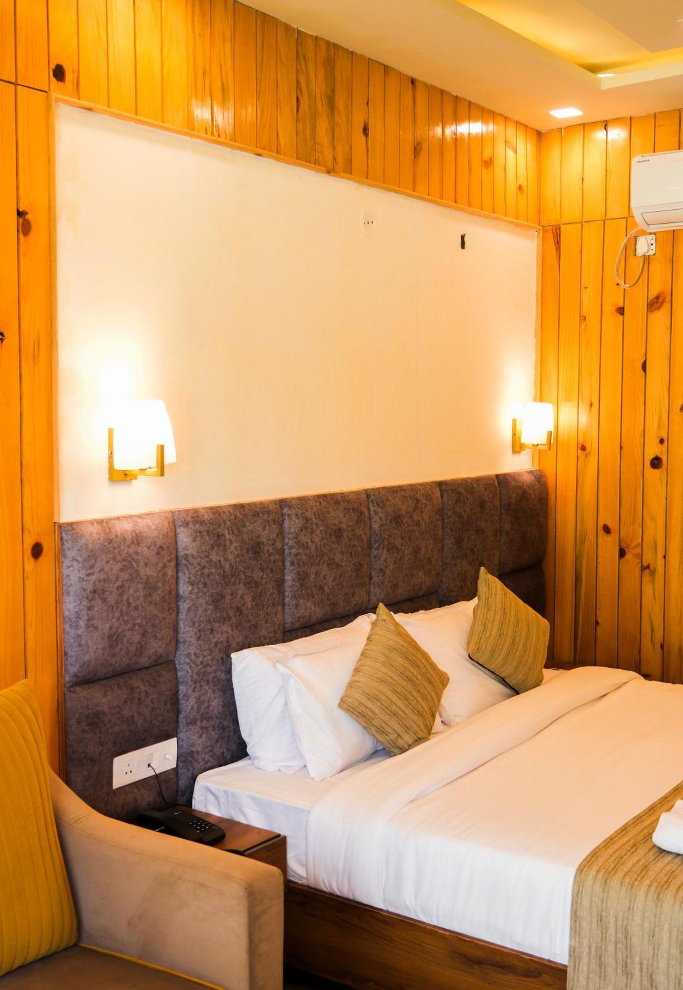 Qcent Woods Resort & Spa, Rishīkesh Esterno foto