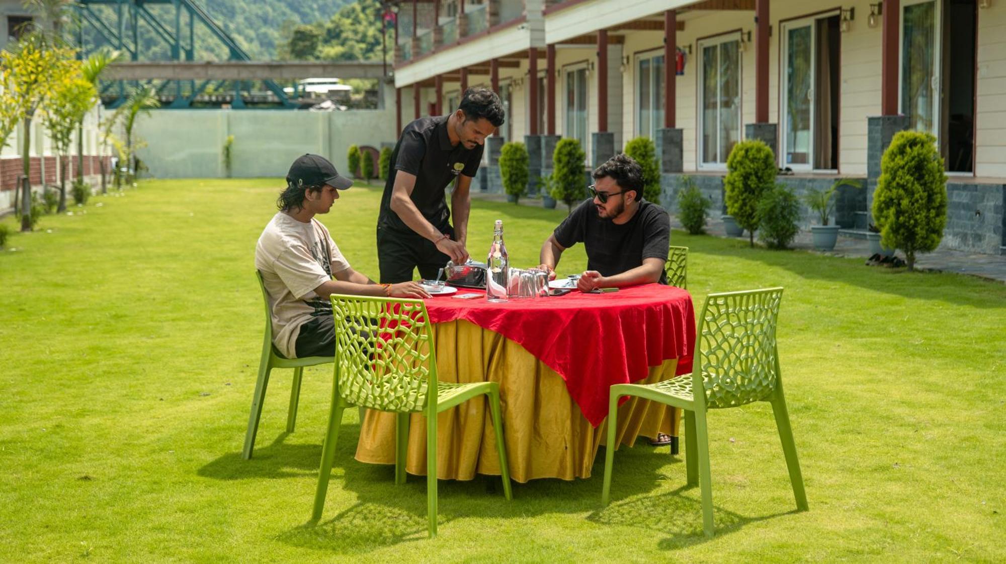 Qcent Woods Resort & Spa, Rishīkesh Esterno foto